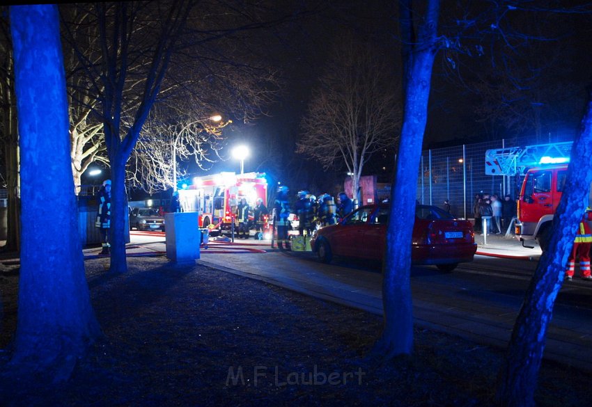 Feuer 3 Kellerbrand Koeln Ostheim Gernsheimerstr P05.JPG